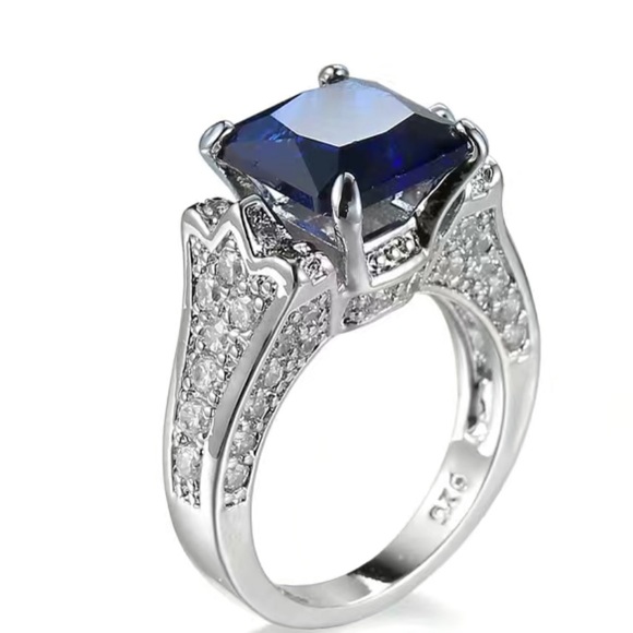 INCREDIBLY Beautiful Ornate Bohemian Sapphire Cubic Zirconia Ring - Picture 10 of 12